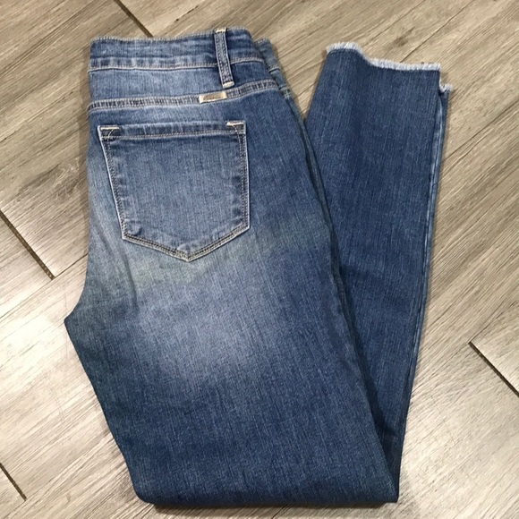 KanCan Fray Hem Medium Wash Distressed Mid-Rise Jeans size 29 - Picture 1 of 10